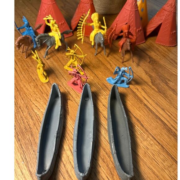 Vintage Wild West Toy Teepee, Horses, Canoe’s Figures Play Set Plastic - Picture 10 of 10